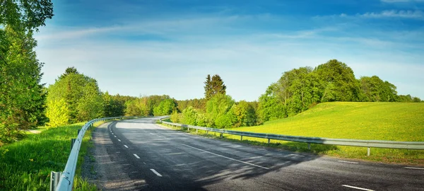 Asfalt Drogowy Panorama Wsi Słoneczny Wiosenny Wieczór — Zdjęcie stockowe