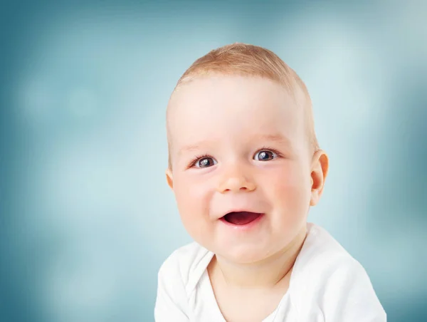 Портрет Дев Ятимісячної Дитини Досить Усміхнена Маленька Дитина — стокове фото