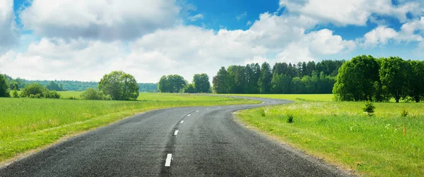 Asfalto Carretera Panorama Campo Soleado Día Verano —  Fotos de Stock