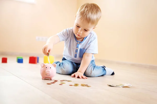 Two Years Old Child Sitting Floor Putting Euro Money Piggybank — Stock Photo, Image