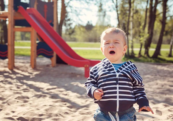 Menino Brincando Playground Primavera Criança Chorando Livre — Fotografia de Stock