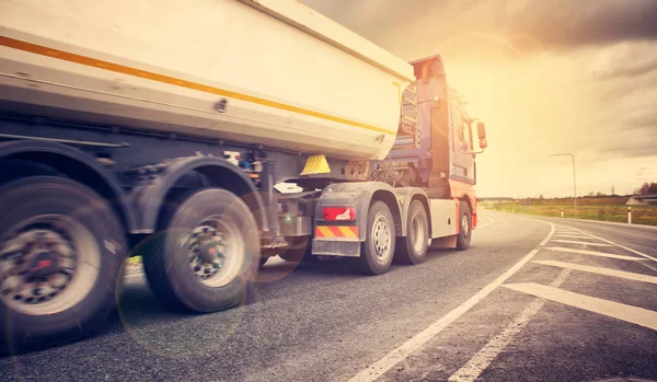 Vrachtwagen Asfaltweg Vrachtwagen Lading Leveren — Stockfoto