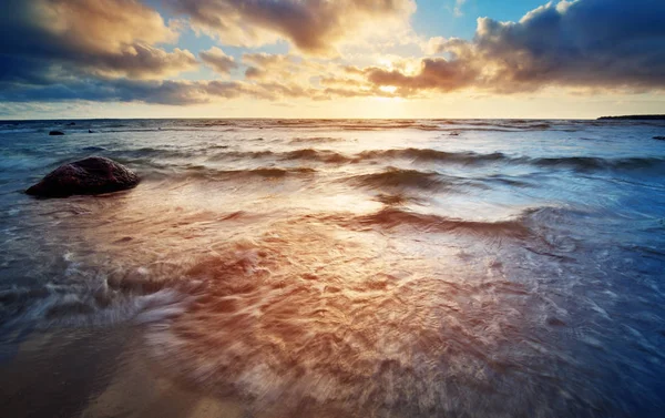 Paisaje Marino Atardecer Con Clous Lluvioso Horizonte —  Fotos de Stock