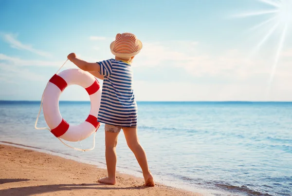 Tre Gammal Pojke Som Leker Stranden Hatt Barn Med Livboj — Stockfoto