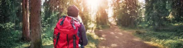 Young woman hiking and going camping in nature — Stock Photo, Image