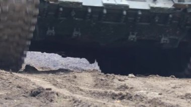 Tank tırtıl hareket