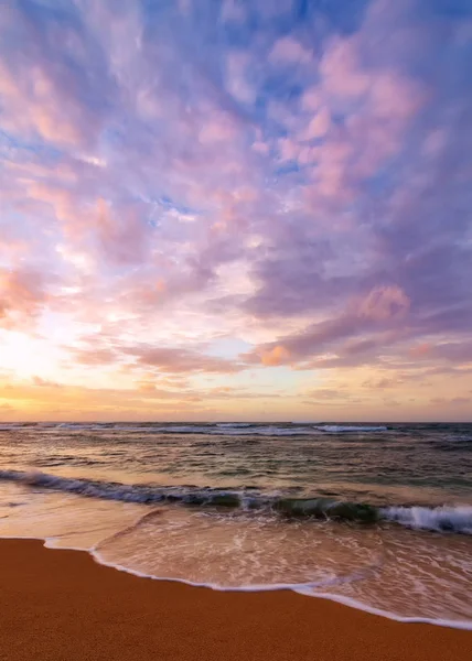 Kauai hawaii sonnenuntergang am strand — Stockfoto