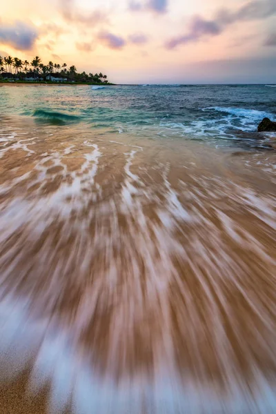 Kauai hawaii sonnenuntergang am strand — Stockfoto