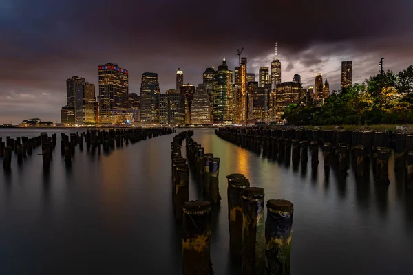 Manhattan skyline von brooklyn, new york aus gesehen — Stockfoto