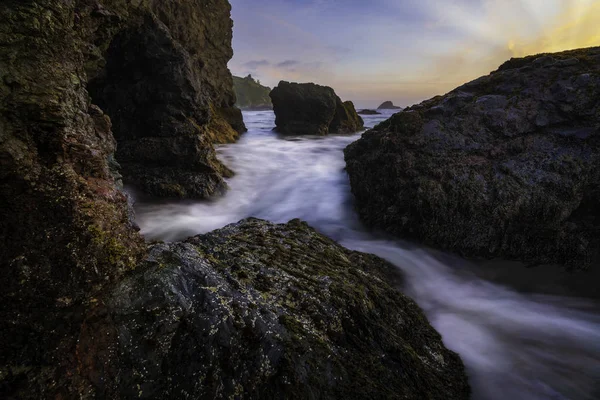 Evening Sunset at a Tropical Rocky Beach — Stock Photo, Image