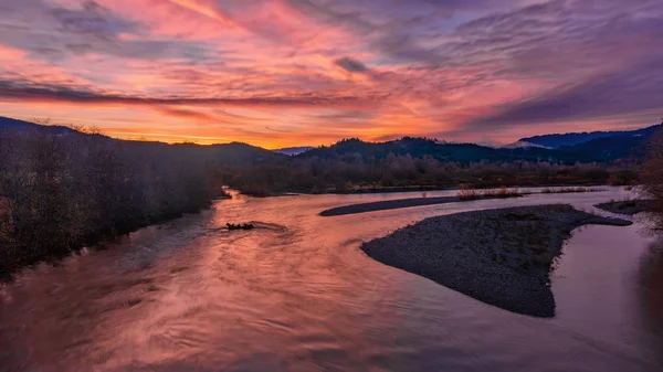 The Mad River, Condado de Humboldt, California, al amanecer — Foto de Stock