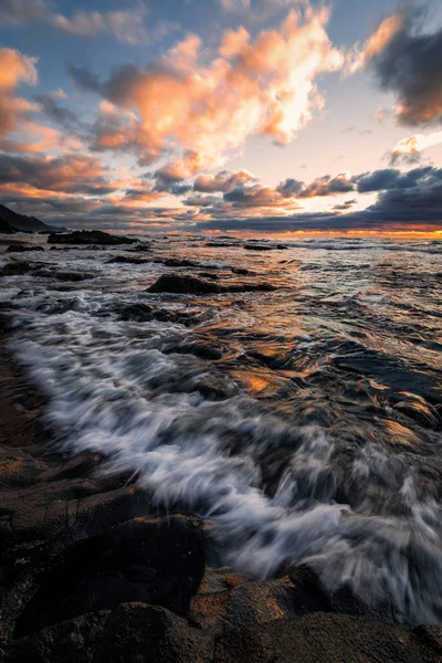 Coucher de soleil sur une belle plage de l'Oregon surplombant l'océan Pacifique — Photo