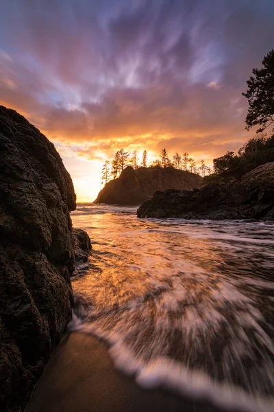 Rocky Beach 'te gün batımı, Kuzey Kaliforniya Sahili
