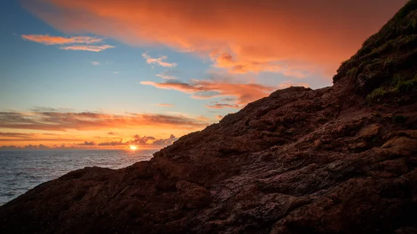 Pôr do sol na praia. Norte da Califórnia, EUA. — Fotografia de Stock