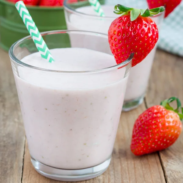 Friska Smoothie Med Jordgubbe Banan Och Yoghurt Glas Fyrkantig — Stockfoto