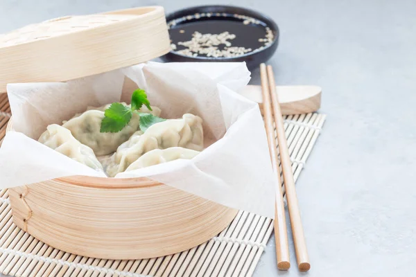 Steamed Korean Dumplings Mandu Chicken Meat Vegetables Bamboo Steamer Horizontal — Stock Photo, Image