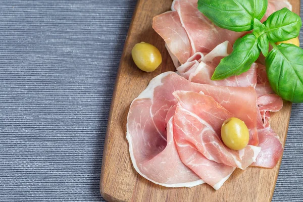 Prosciutto Ham Wooden Board Basil Leaves Green Olives Background Horizontal — Stock Photo, Image