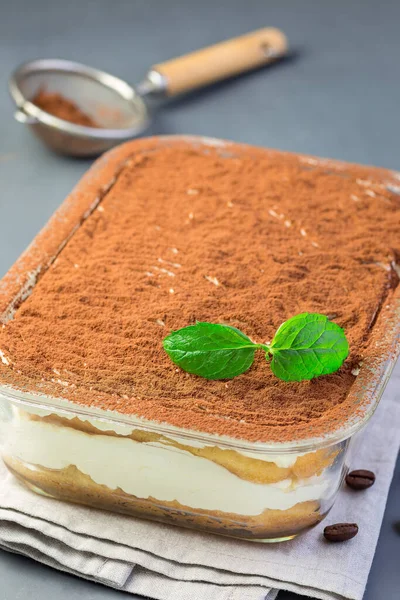 Traditional Italian Tiramisu Dessert Cake Glass Form Decorated Cocoa Powder — Stock Photo, Image