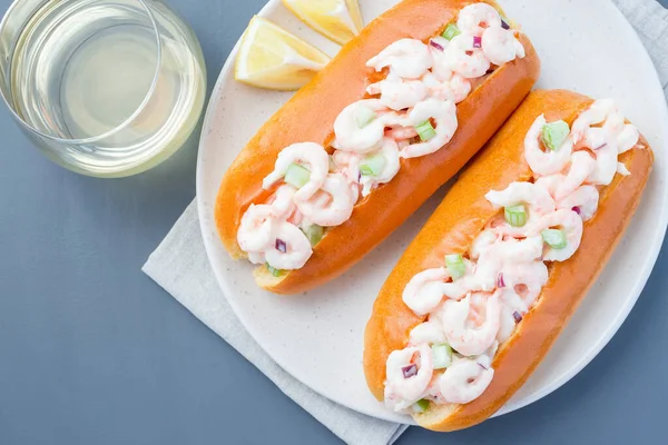 Rollos Camarones Con Pan Perrito Caliente Ensalada Camarones Horizontales Vista — Foto de Stock