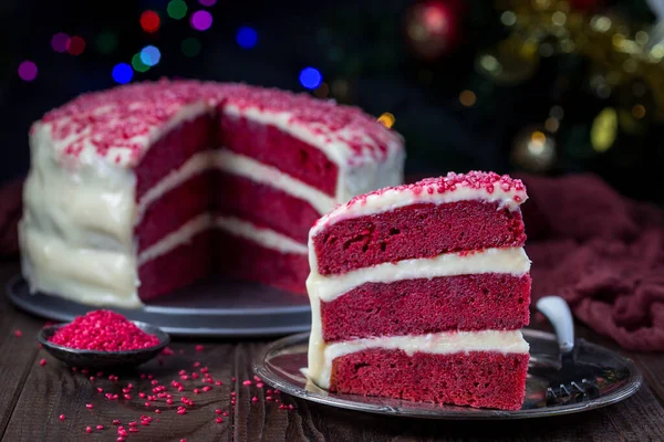 집에서 케이크에 치즈가 색이며 라이트 크리스마스 — 스톡 사진