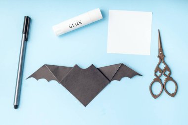 Cadılar Bayramı yarasa origamisi, adım adım talimat, çocuklarla basit diy, adım 7