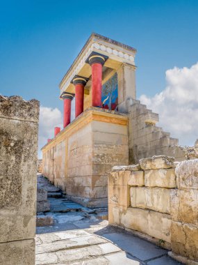Yunanistan 'ın Girit adasındaki Knossos Sarayı harabeleri. Knossos 'un ünlü Minos sarayı, dikey, yakın plan