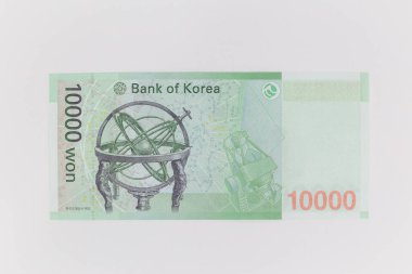 Güney Kore 10.000 won değerinde para kazandı, arka tarafta.