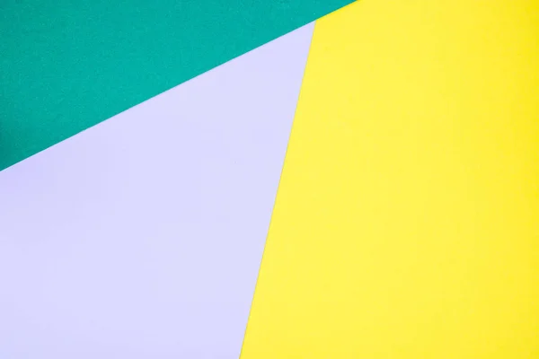 Geometrische Patroon Gemaakt Van Groen Violet Geel Papier Blanco Achtergrond — Stockfoto