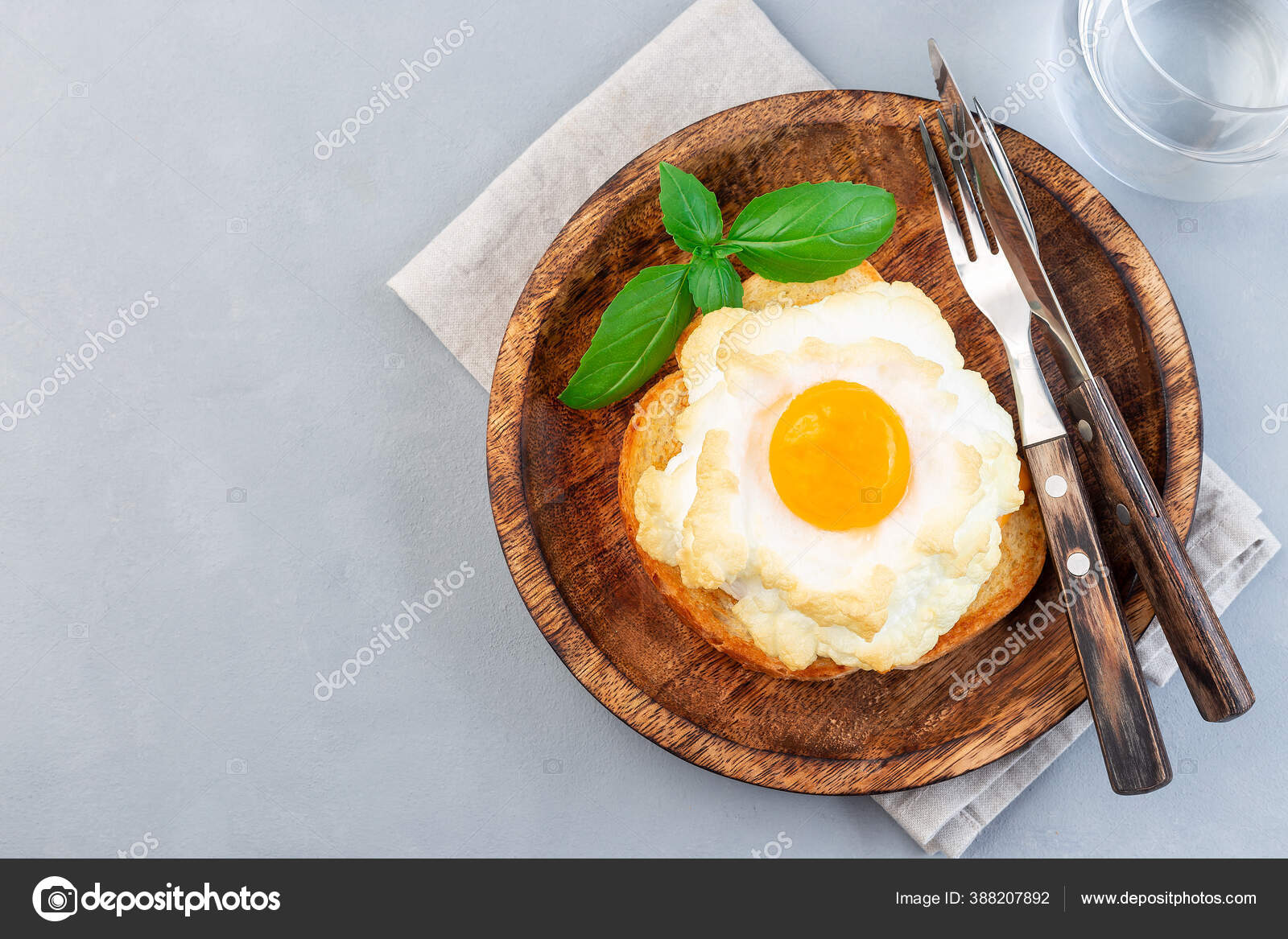 Oven Baked Cloud Fluffy Egg Dish Wooden Plate Horizontal Top — Stock