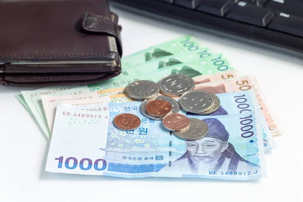 Diferentes Billetes Monedas Corea Del Sur Valor Cerca Una Billetera — Foto de Stock