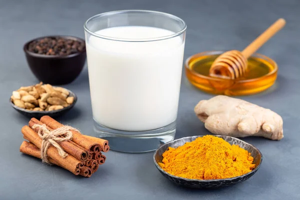 Zutaten Für Kurkuma Mondmilch Auf Betongrund Horizontal — Stockfoto