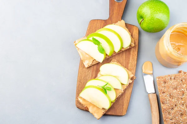 Sandwich Low Carb Whole Grain Cracker Green Apple Slices Peanut — Stock Photo, Image