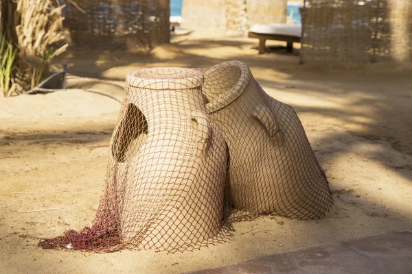 Две Амфоры Песчаном Пляже — стоковое фото