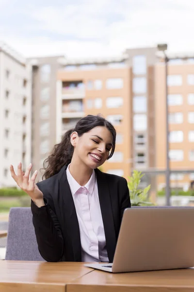 Productivité Dehors Bureau Jeune Femme Travaillant Dehors Bureau — Photo