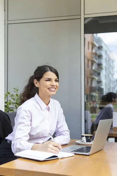 Mooie Jonge Vrouw Werken Caffe Vrouw Schrijven Het Gebruik Van — Stockfoto