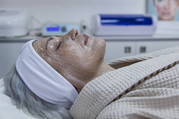 Portrait Middle Aged Woman Having Face Treatment Beauty Clinic — Stock Photo, Image