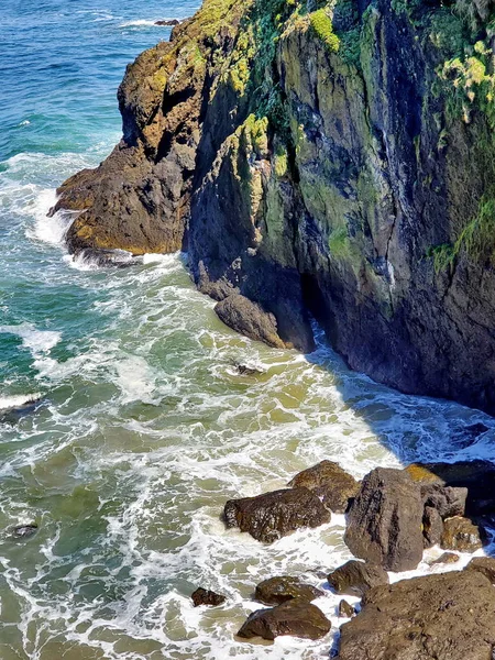 Rugidos acantilados en Yaquina Head — Foto de Stock