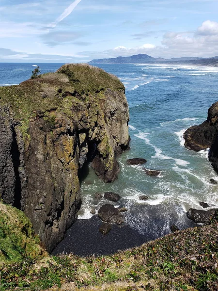 Rugidos acantilados en Yaquina Head — Foto de Stock