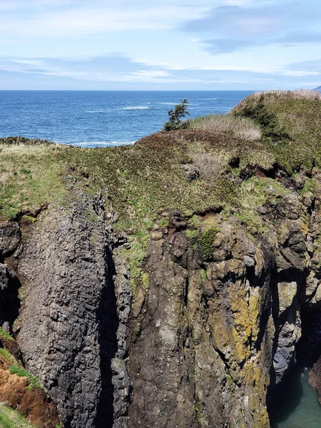 Rugged cliffs at Yaquina Head — Stock Photo, Image