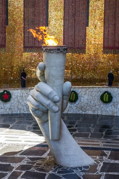 ヴォルゴグラード ロシア 2018 軍隊ホール栄光ママエフ 丘の上 永遠の炎 ヴォルゴグラード 旧スターリングラード ロシアの複雑な記念 — ストック写真