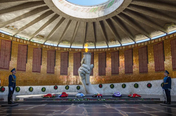 Volgograd, Rusya - 7 Haziran 2018: Hall askeri zafer Mamayev tepede. Sonsuz alev. Memorial karmaşık Volgograd (eski adı Stalingrad), Rusya Federasyonu