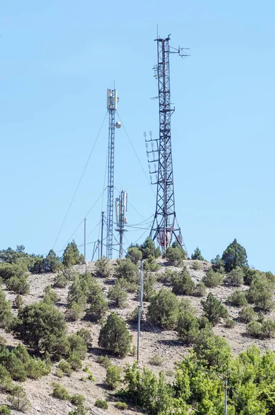 Телекоммуникационные Вышки Антеннами Вершине Горы Крым — стоковое фото