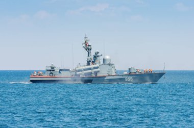 Denizde bir savaş gemisi. Rusya, Karadeniz. 06/11/2018: küçük füze gemi açık denizde Rus donanmasının
