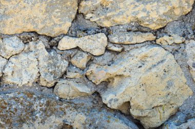 Eski taş parçası. Eski bir taş duvar dokusu. Yakın çekim