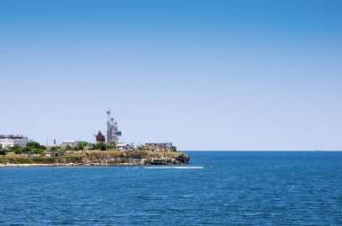 Karadeniz kıyısında. Kırım, Sivastopol şehir. Sandy Bay, Cape Fedotov