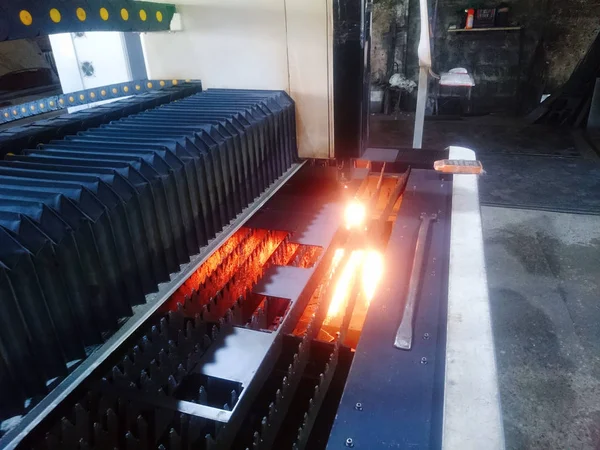 Maszyna Cięcia Laserem Orenburg Federacja Rosyjska Maja 2018 Zastosowanie Lasera — Zdjęcie stockowe