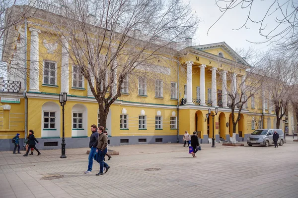 Orenburg Helytörténeti Múzeum Orenburg Oroszország Április 2019 Sovetskaya Street Háttérben — Stock Fotó