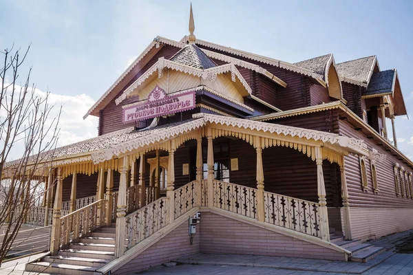 Casa Madera Estilo Tradicional Ruso Orenburg Rusia Abril 2019 Edificio — Foto de Stock