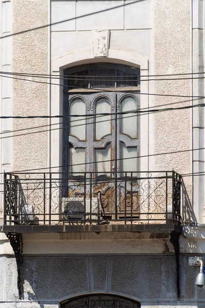 Balcón Forjado Una Casa Antigua Orenburg Rusia Mayo 2019 Detalles — Foto de Stock