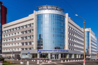 Barnaul, Rusya - 22 Eylül 2019: Altai Krai Teşhis Merkezi, bina cephesi